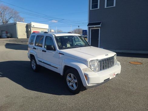 Used 2012 Jeep Liberty Limited w/ Comfort/Convenience Group AWD/4WD image 9