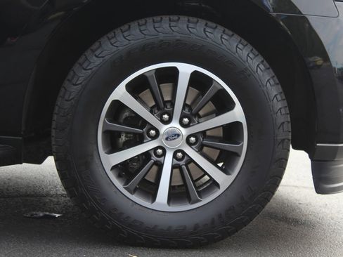 Used 2020 Ford Expedition XLT image 25