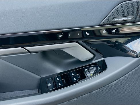 New 2026 BMW 530i w/ Convenience Package image 24