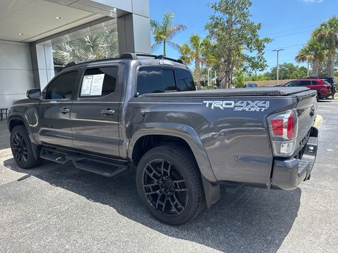 Used 2022 Toyota Tacoma TRD Sport w/ Technology Package AWD/4WD image 4
