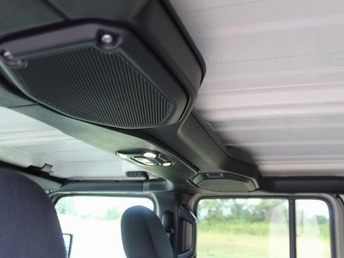 Used 2022 Jeep Gladiator Sport image 27