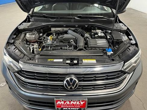 Used 2024 Volkswagen Jetta SE FWD image 9