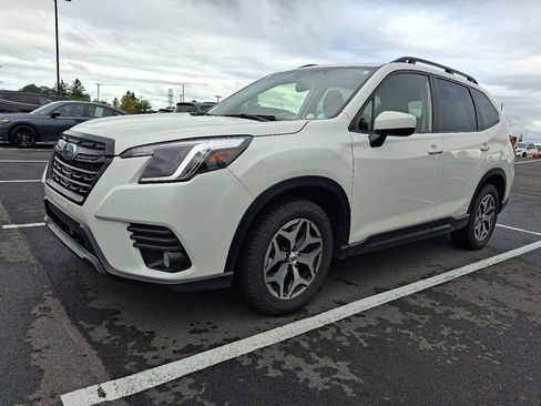 Used 2023 Subaru Forester Premium AWD/4WD image 3