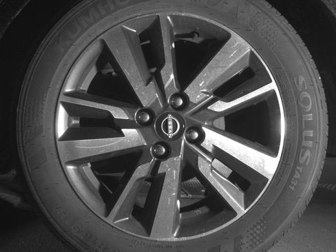 Used 2025 Nissan Versa SV FWD image 14