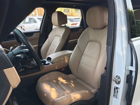 Used 2024 Porsche Cayenne S AWD/4WD image 31