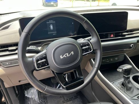 Used 2026 Kia Carnival FWD image 29