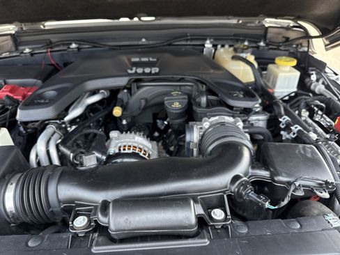 Used 2021 Jeep Gladiator Sport AWD/4WD image 32