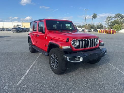 Used 2024 Jeep Wrangler Sahara image 3
