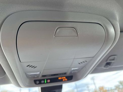 Used 2022 Chevrolet Equinox LT image 31