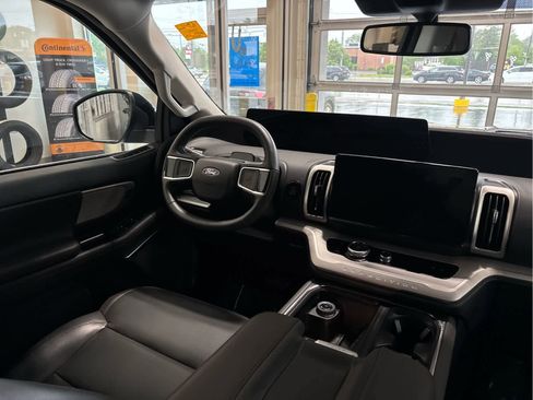Used 2025 Ford Expedition Active RWD image 14