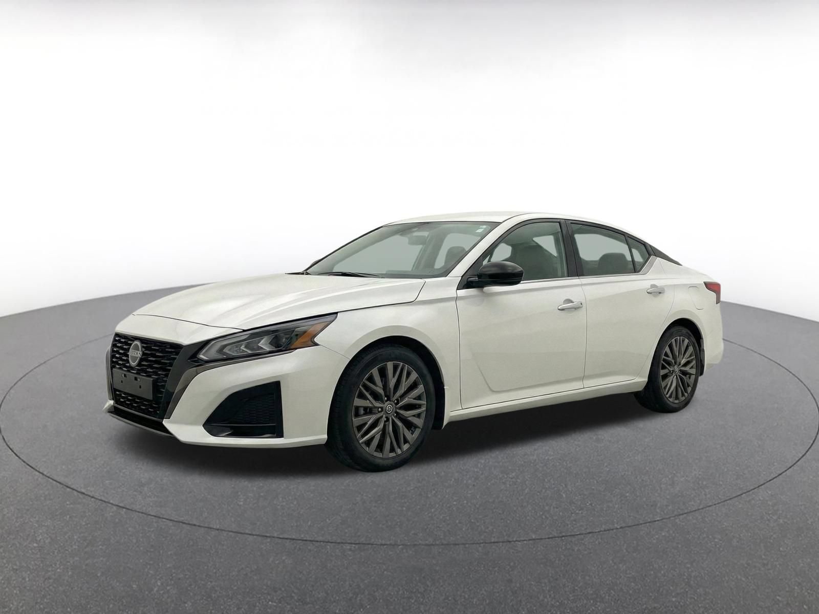 Used 2025 Nissan Altima 2.5 SV FWD image 3