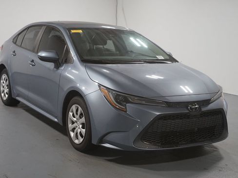 Certified 2022 Toyota Corolla LE FWD image 3