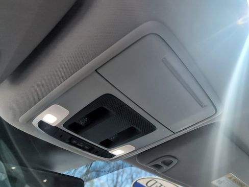 Used 2025 Honda Pilot Touring image 27