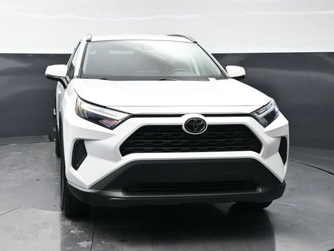 Used 2025 Toyota RAV4 XLE AWD/4WD image 2