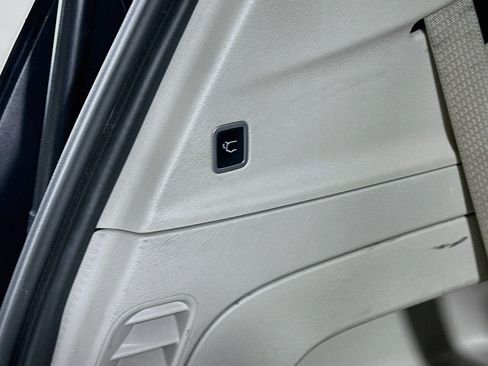 Used 2024 Chrysler Pacifica Touring-L FWD image 30