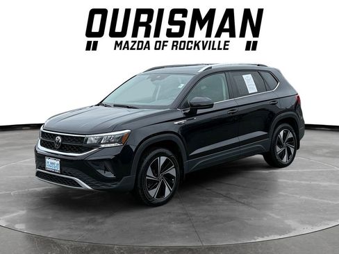 Used 2024 Volkswagen Taos SE AWD/4WD image 2