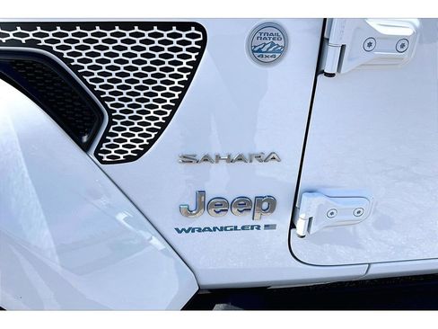 Used 2023 Jeep Wrangler Unlimited Sahara w/ Cold Weather Group AWD/4WD image 11