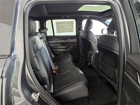 New 2025 Jeep Grand Cherokee Limited image 17