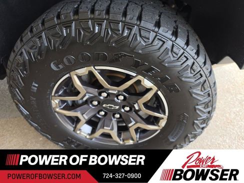 Certified 2024 Chevrolet Colorado ZR2 w/ LPO, Tailgate Decal Package AWD/4WD image 11