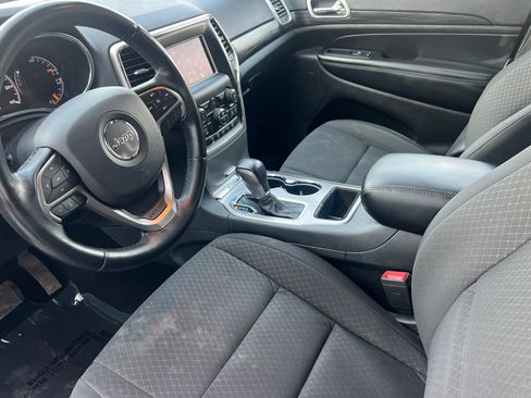 Used 2019 Jeep Grand Cherokee Laredo image 10