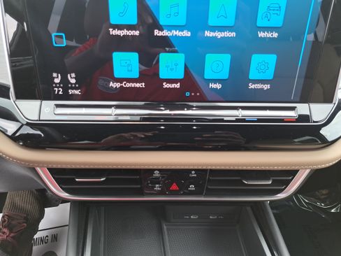 Used 2024 Volkswagen Atlas Cross Sport SE FWD image 21