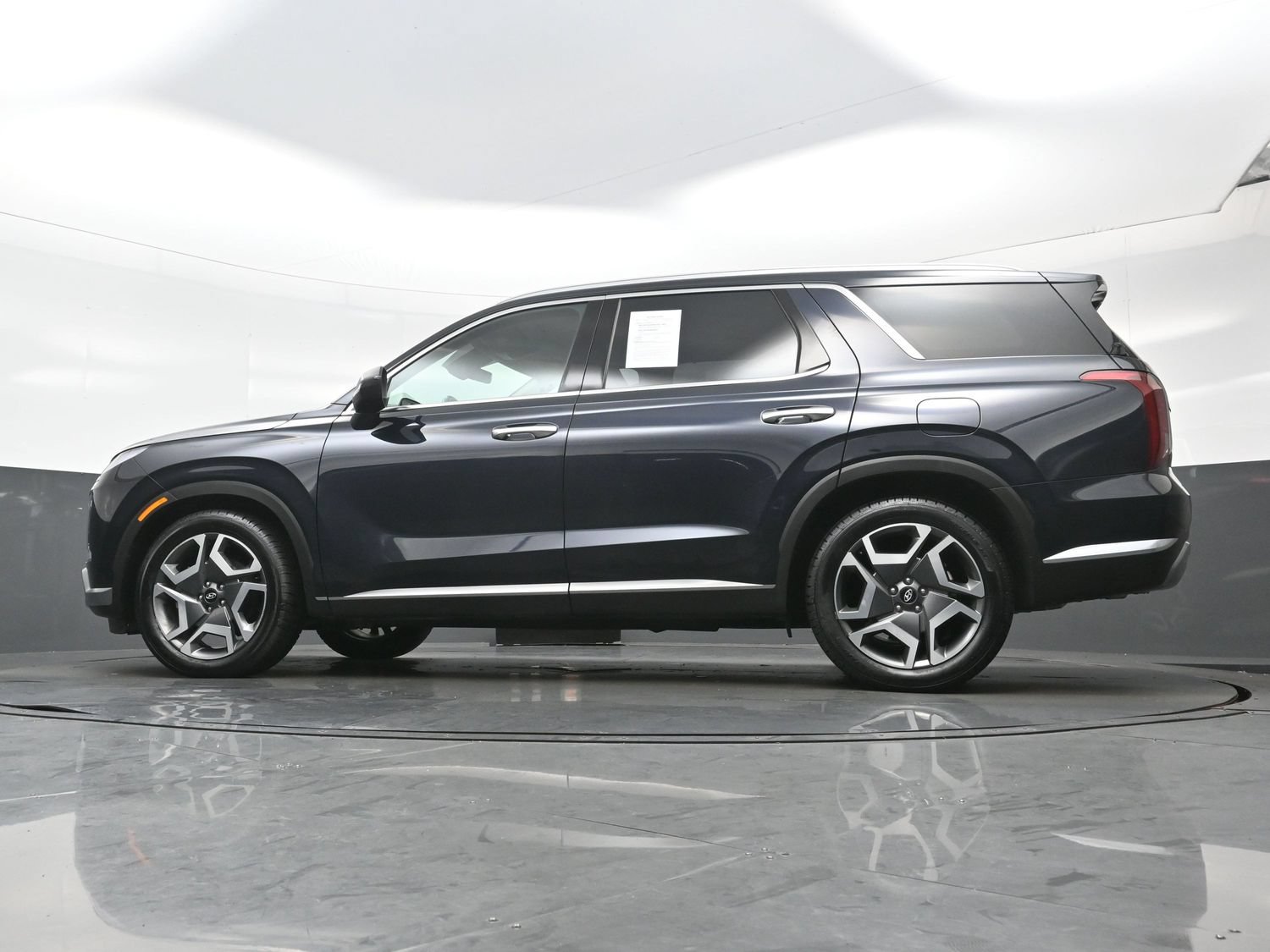 Certified 2023 Hyundai Palisade Limited w/ Cargo Package AWD/4WD image 30