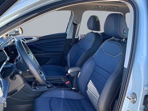 Used 2025 Volkswagen Taos SEL image 27