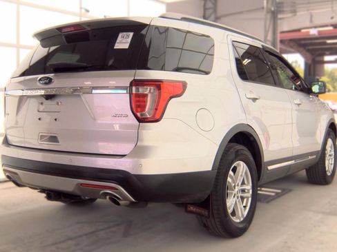 Used 2017 Ford Explorer XLT w/ Equipment Group 201A AWD/4WD image 4
