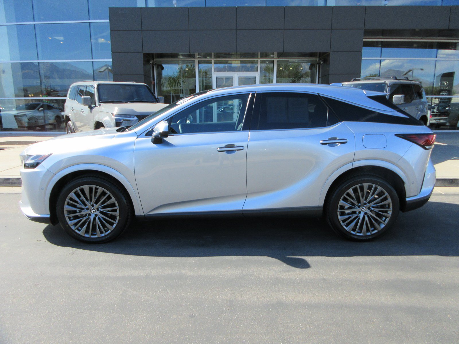 Used 2025 Lexus RX 350 w/ Convenience Package AWD/4WD image 3