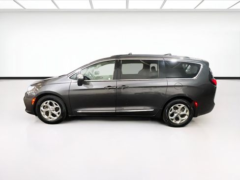 Used 2022 Chrysler Pacifica Limited FWD image 25
