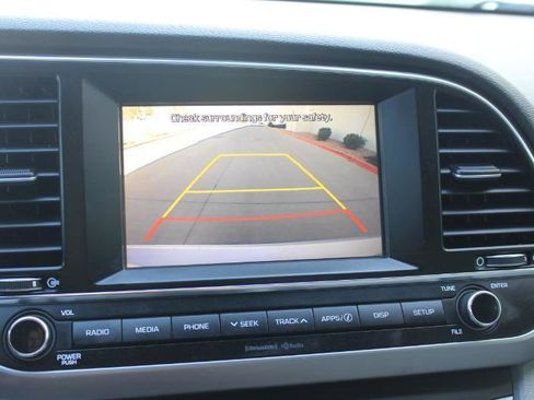 Used 2017 Hyundai Elantra SE image 29