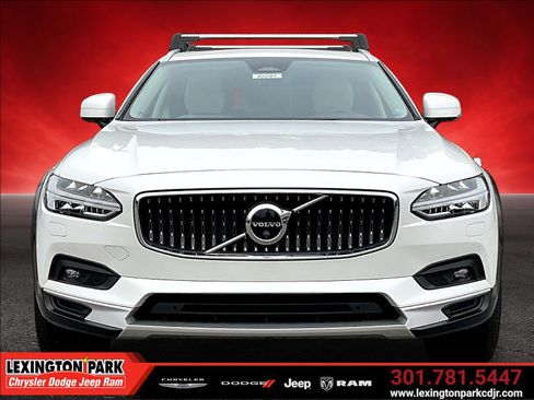Used 2023 Volvo V90 B6 Cross Country Ultimate AWD/4WD image 2