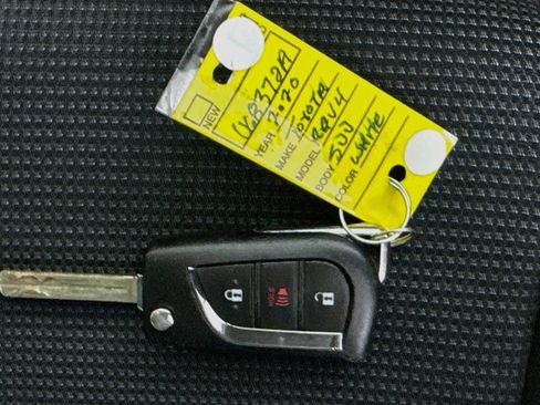 Used 2020 Toyota RAV4 LE FWD image 34