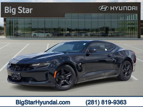 Used 2019 Chevrolet Camaro LT RWD image 1