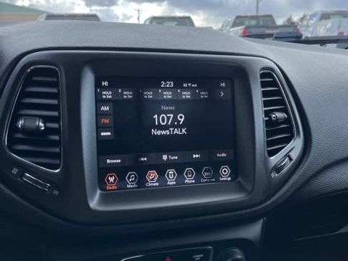 Used 2019 Jeep Compass Trailhawk image 38