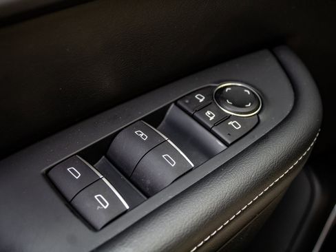 Used 2025 Buick Enclave Avenir w/ Trailering Package, 5000 lbs. AWD/4WD image 42