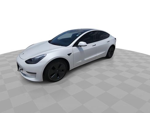 Used 2023 Tesla Model 3 Standard Range RWD image 4
