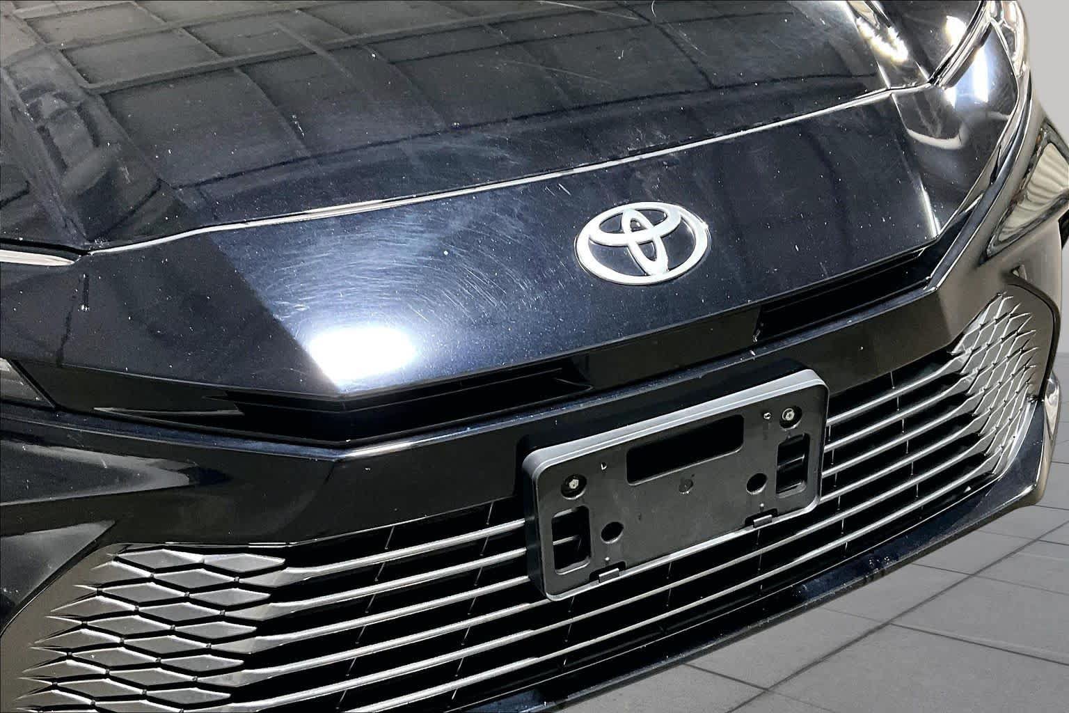 Used 2025 Toyota Camry XLE w/ Premium Package AWD/4WD image 30