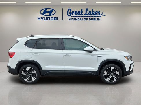 Used 2024 Volkswagen Taos SE w/ Panoramic Sunroof Package image 6