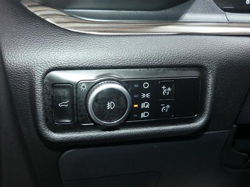 Used 2023 Ford Explorer Limited image 30