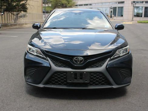 Used 2019 Toyota Camry SE FWD image 5