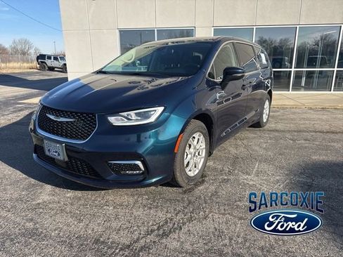 Used 2023 Chrysler Pacifica Touring-L FWD image 26