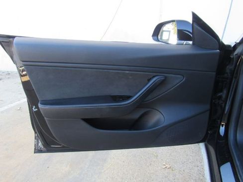 Used 2018 Tesla Model 3 Long Range RWD image 13