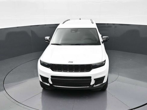 Used 2024 Jeep Grand Cherokee L Laredo RWD image 19
