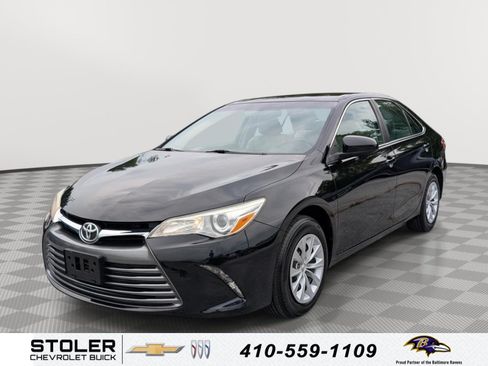 Used 2017 Toyota Camry LE FWD image 1