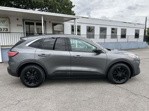 Used 2022 Ford Escape SE w/ Convenience Package FWD image 2