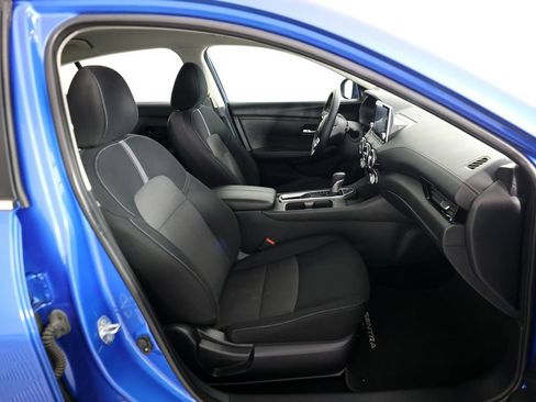 Used 2024 Nissan Sentra SV FWD image 9