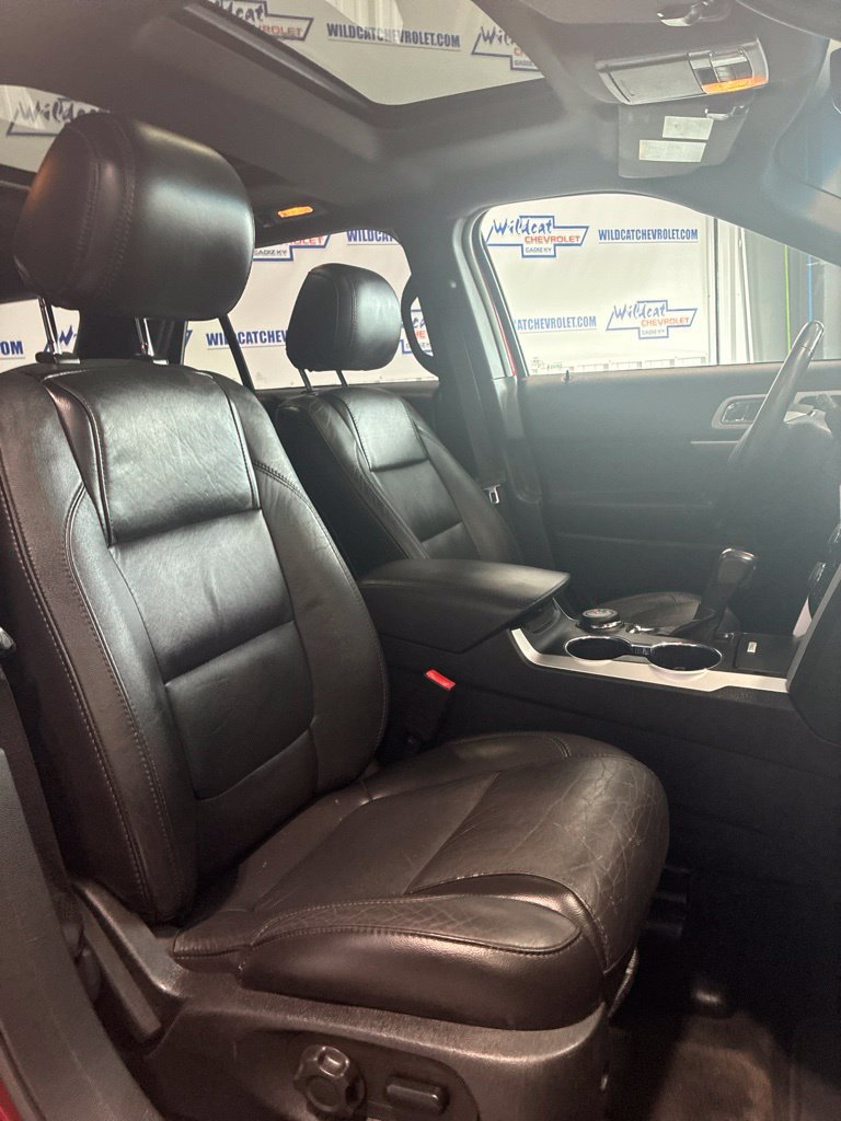 Used 2015 Ford Explorer XLT w/ Equipment Group 202B AWD/4WD image 32