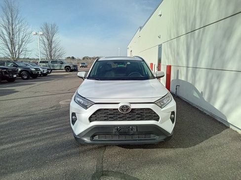 Used 2021 Toyota RAV4 XLE w/ Convenience Package image 4