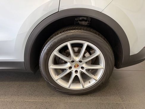 Certified 2023 Porsche Cayenne AWD/4WD image 11
